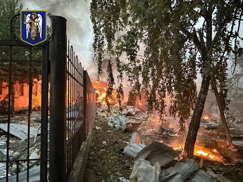 “Київ залишається пріоритетною ціллю ворога”: в столичній ОВА розповіли деталі нічного обстрілу