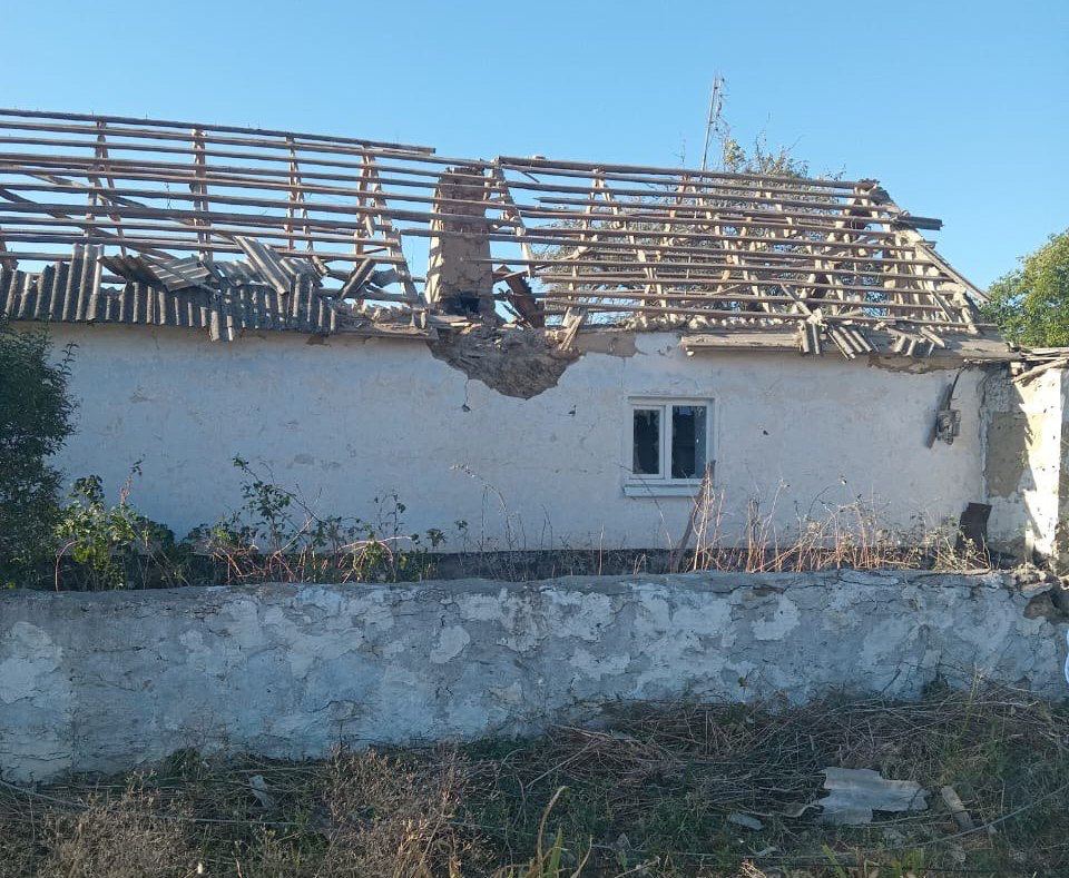 Окупанти зранку обстріляли два села на Херсонщині, є руйнування та поранена