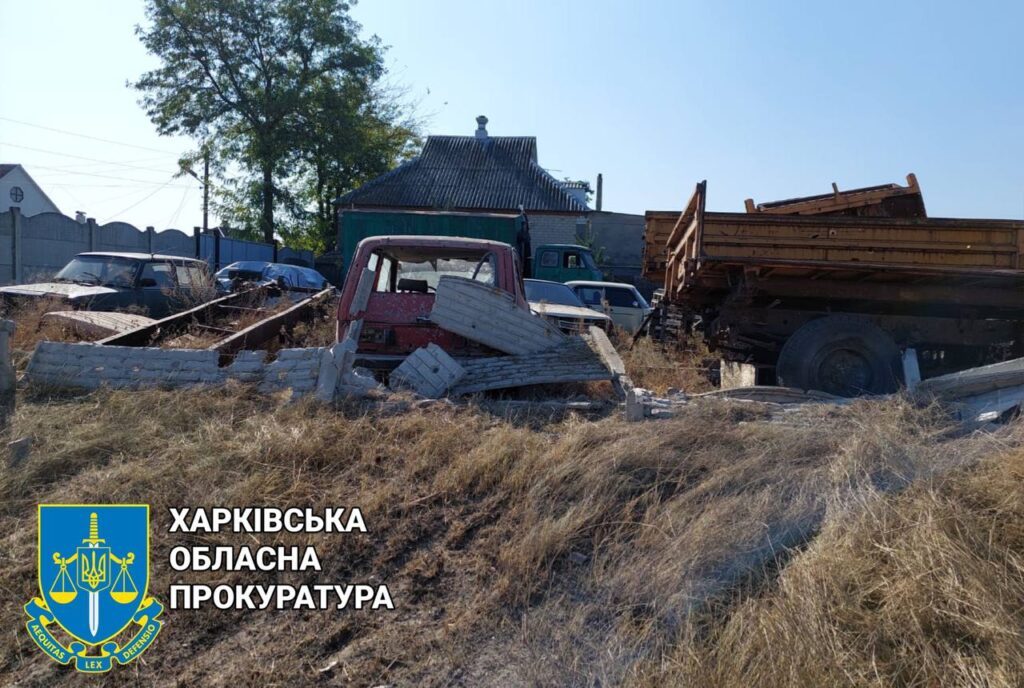 Росіяни з артилерії обстріляли Вовчанськ на Харківщині, пошкодили підприємство та житлові будинки
