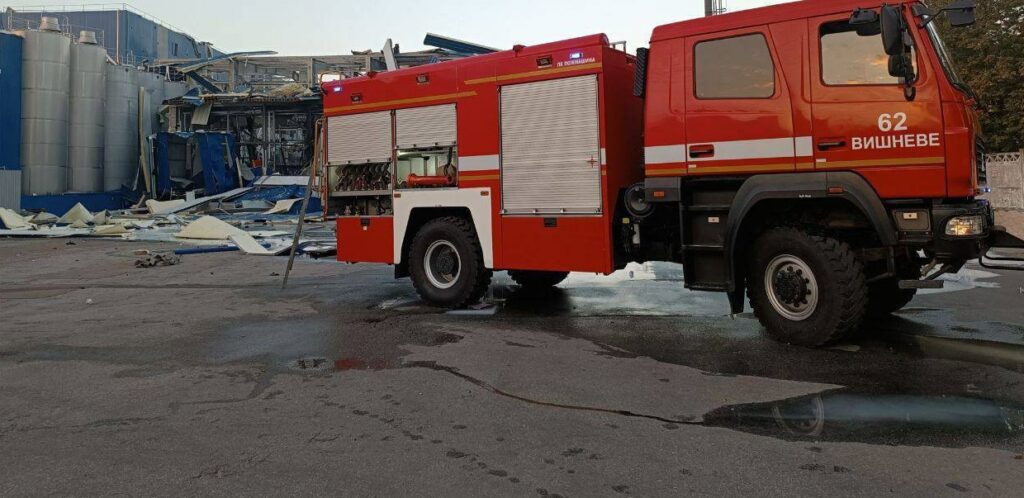 Під Києвом ракета влучила в завод Pepsi