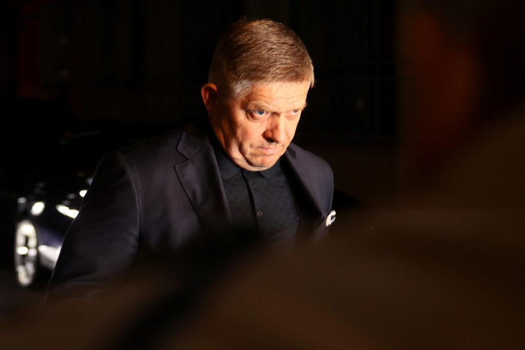 “Усе вирішили міліметри”: в уряді Словаччини розповіли про стан Фіцо після замаху та операцій