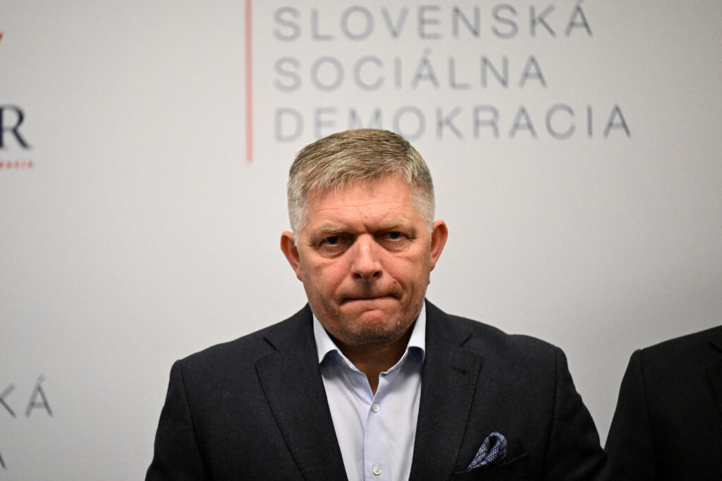 Конвертована куля в лоб: прем’єру Словаччини надіслали несподіваний “подарунок”