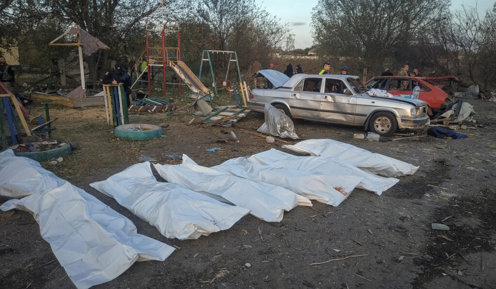 Покарання за звірства неминучі: у Євросоюзі назвали воєнним злочином ракетний удар росіян по селу на Харківщині