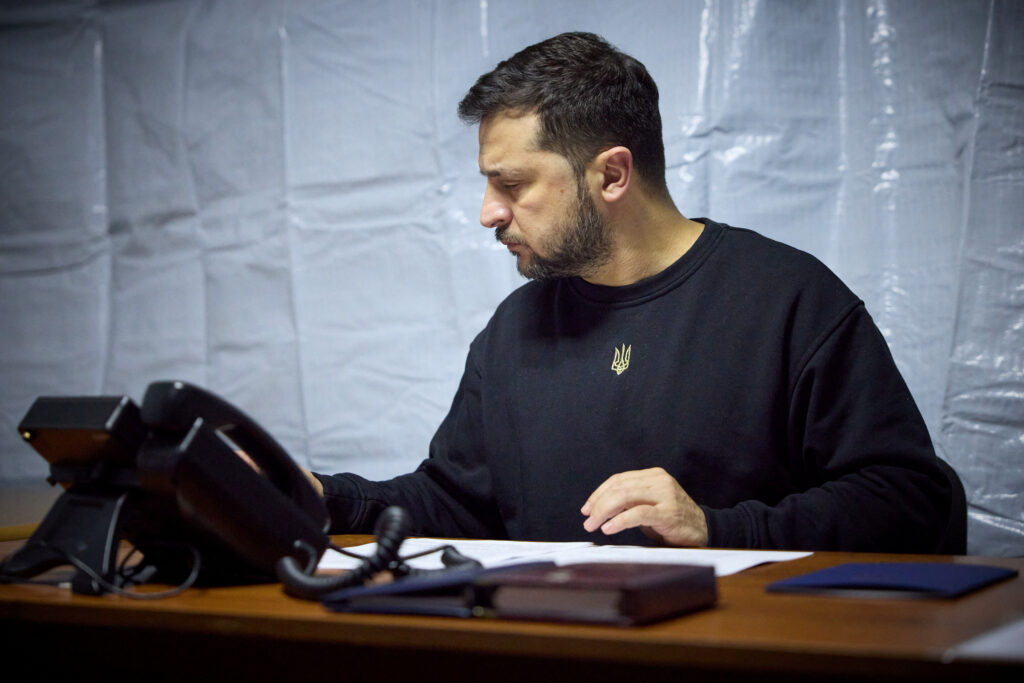 “СБУ це розслідує, потрібно знайти відповіді”: Зеленський прокоментував інцидент зі стеженням за журналістами Bihus.Info