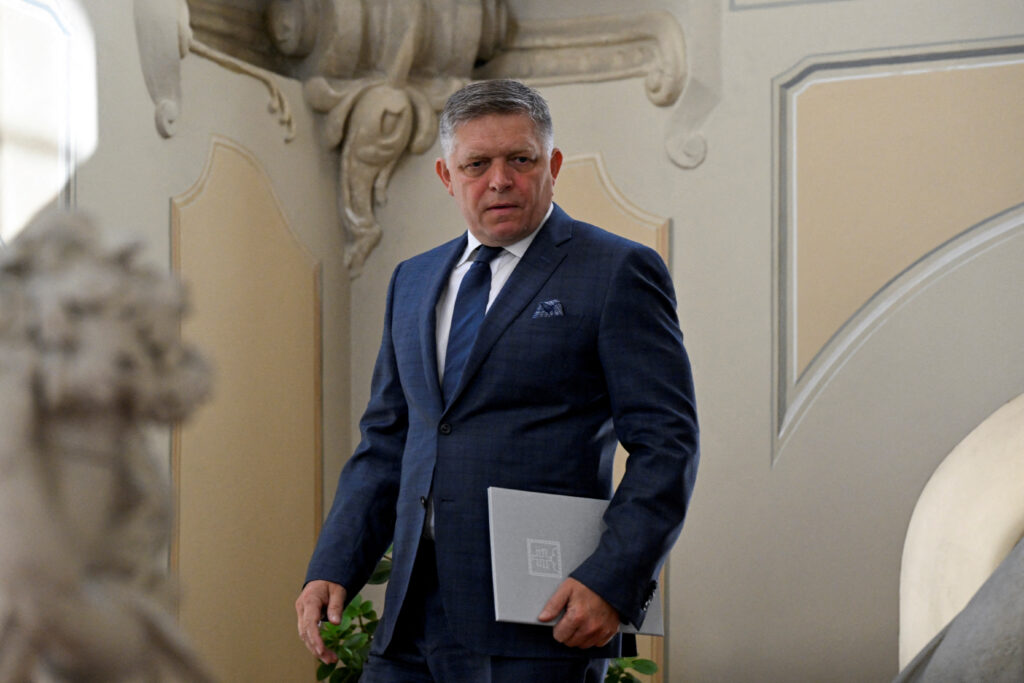 Фіцо вважає, що Україна має віддати РФ території: в МЗС відповіли