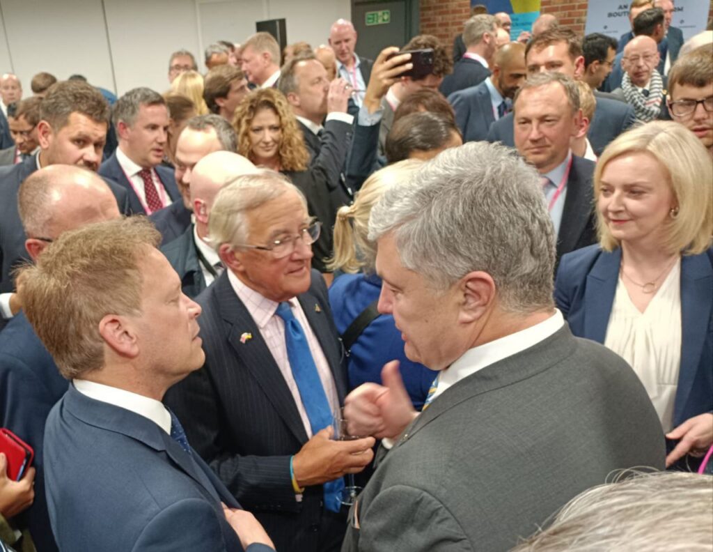 Стало известно, что Порошенко говорил с Клеверли и Шаппсом в Манчестере