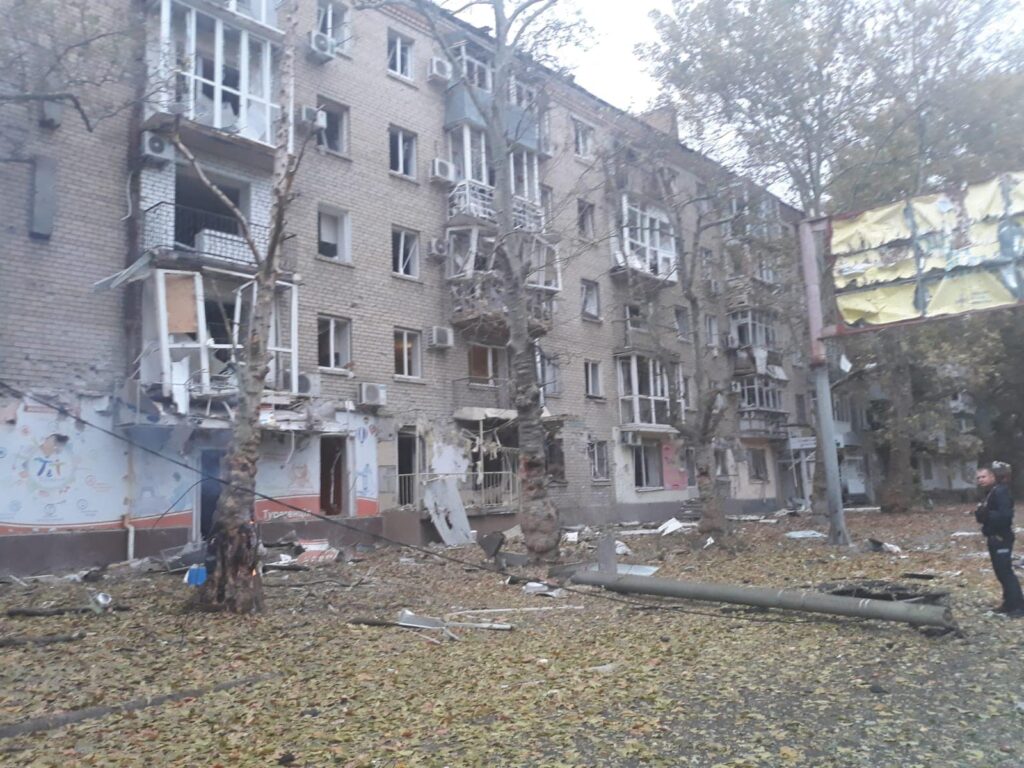 Армія РФ атакувала центр Херсона: є влучання в житлові будинки