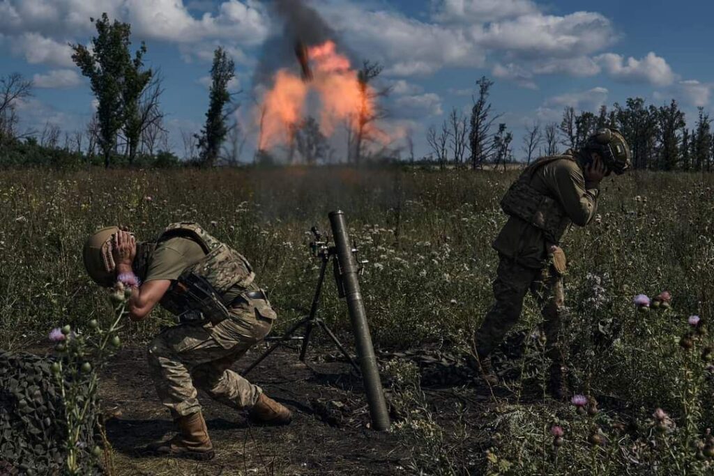 Українські бійці успішно відбили атаки військ РФ на трьох напрямках, на півдні та поблизу Бахмута триває наступ ЗСУ – Генштаб