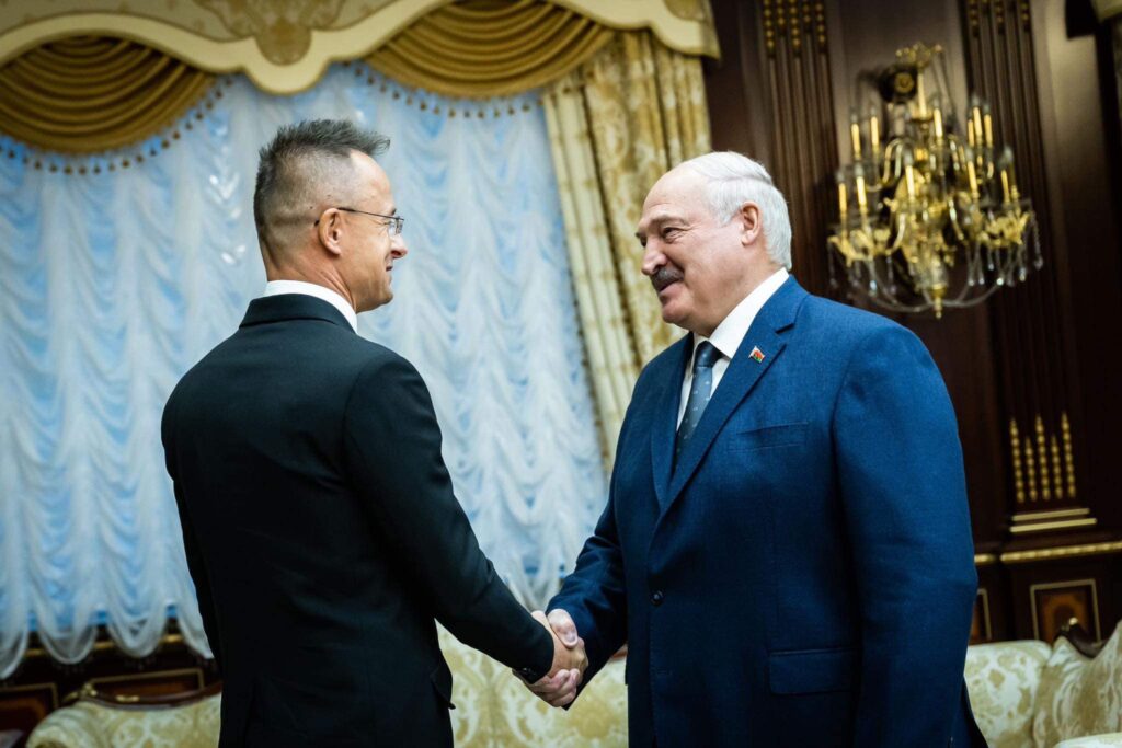 “Треба підтримувати канали зв’язку”: глава МЗС Угорщини під час візиту до Білорусі закликав до миру в Україні