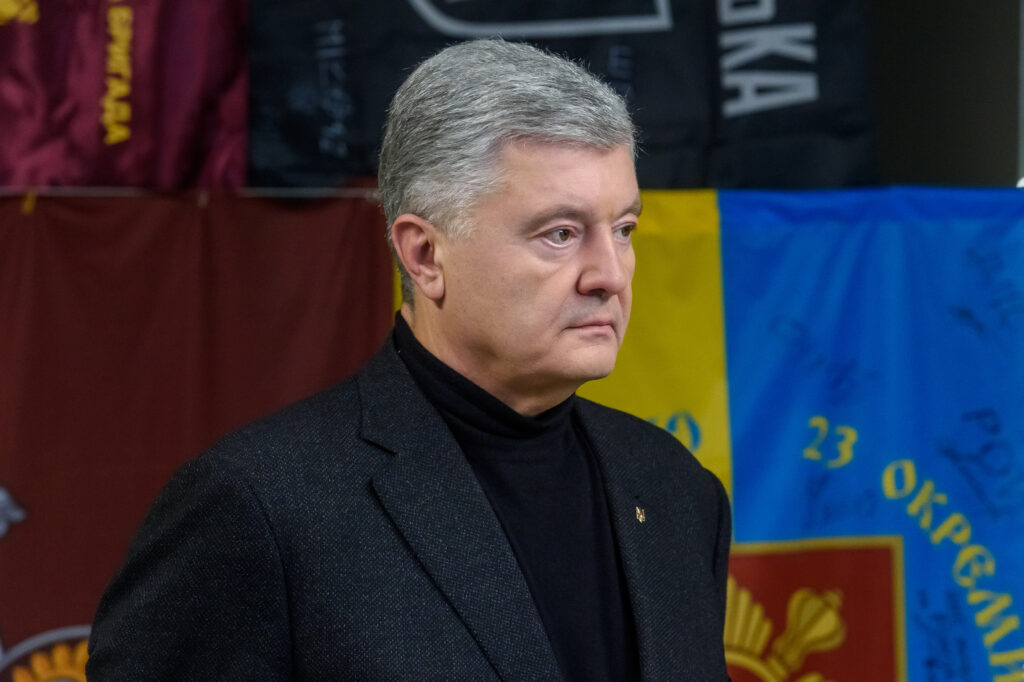 Зривають зустріч зі спікером Джонсоном та конгресменами: Порошенка не випустили за кордон на міжнародні зустрічі у Вашингтоні та Варшаві