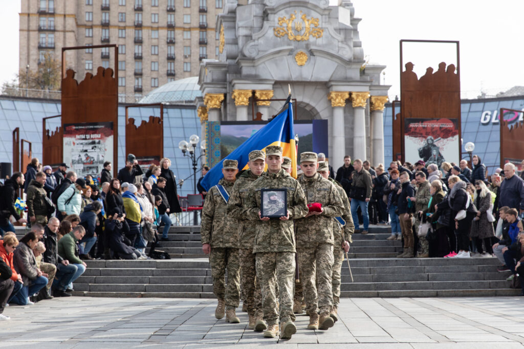 Порошенко з побратимами провели в останню путь Сергія Іконнікова: він був справжній і віддав життя за Україну