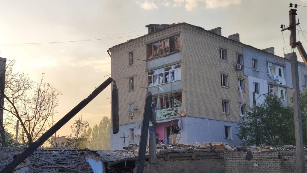 Росіяни з авіації атакували Берислав та ще два села на Херсонщині, є загиблий та поранена