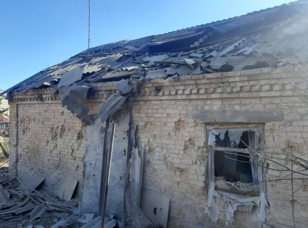 Армія РФ обстріляла два райони Дніпропетровщини: пошкоджено 20 будинків, без світла залишилось майже дві тисячі родин