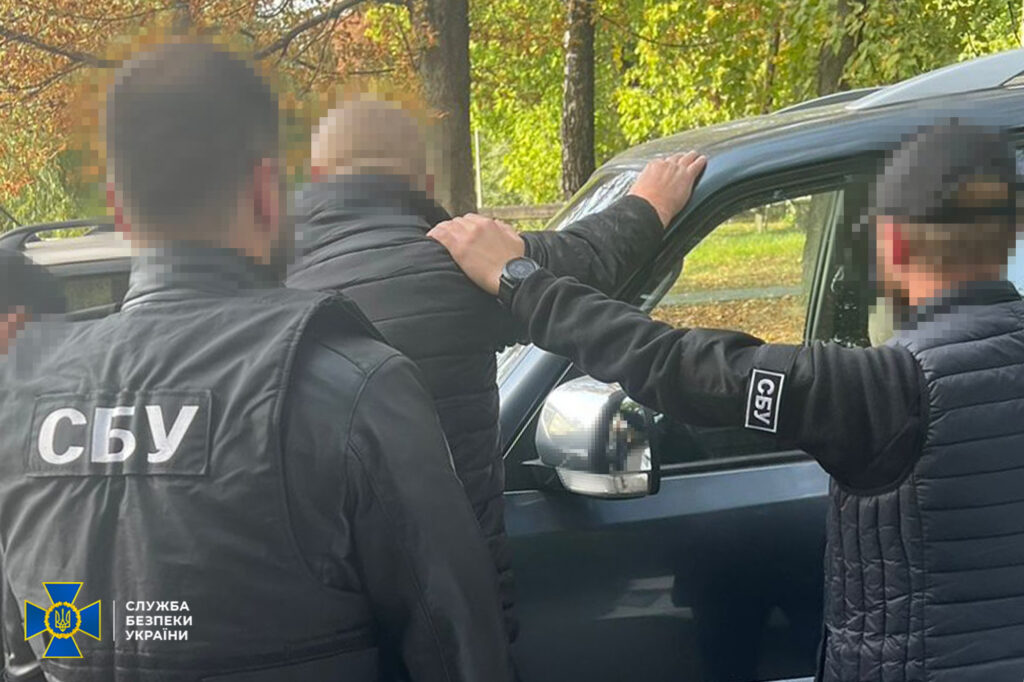 СБУ затримала двох шахраїв у Вінниці, які представлялись працівниками антикорупційних органів та видурювали кошти