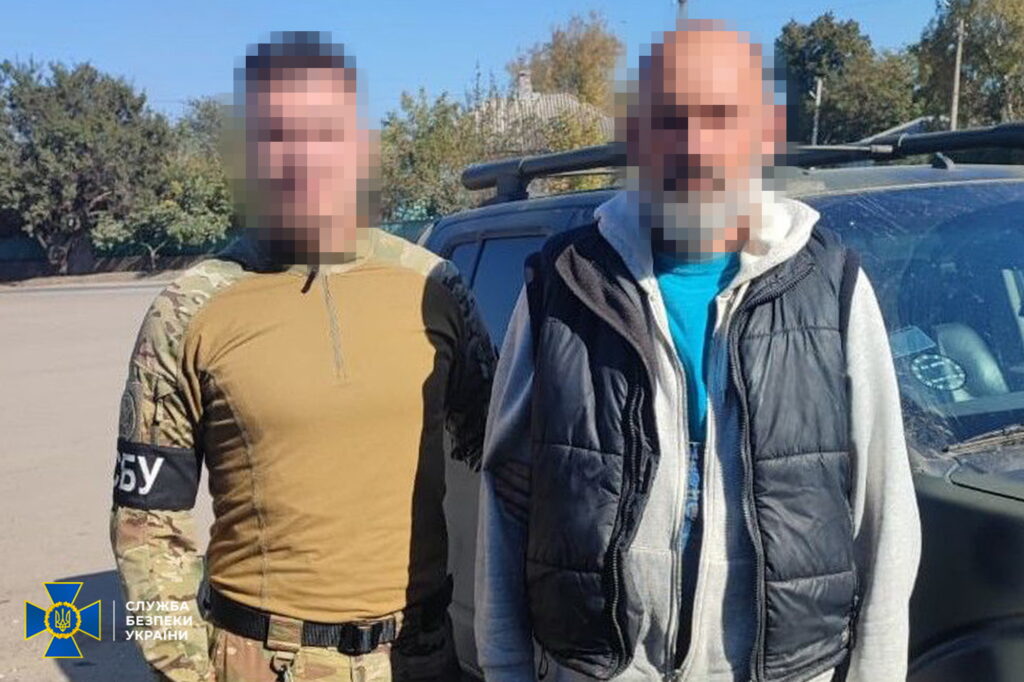 Працював на росіян та змушував підлеглих рити окопи для окупантів: СБУ затримала чергового колаборанта на Харківщині