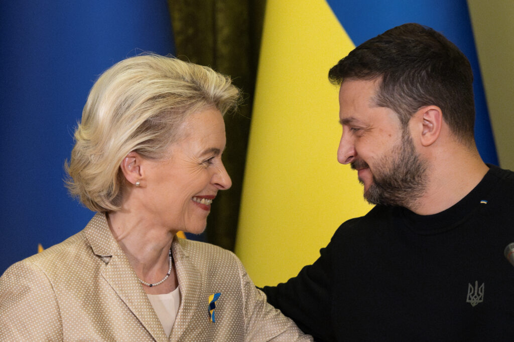 Повинен охопити ключові сектори економіки РФ: Зеленський та фон дер Ляєн обговорили підготовку нового пакету санкцій