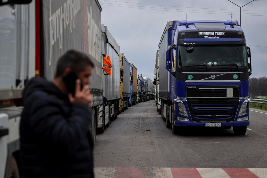 В Украине будет запущена национальная программа обучения женщин управлению грузовиками