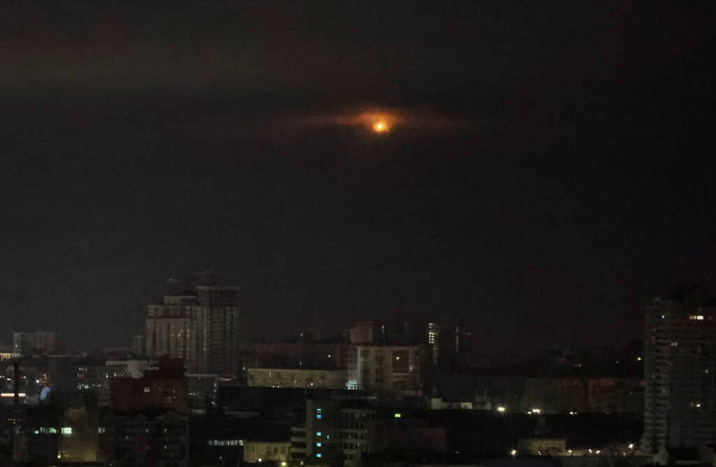 У Києві та Кривому Розі пролунали вибухи