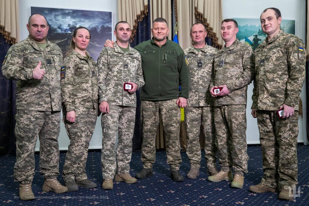 “Ви лідери, на яких тримаються ЗСУ”: Залужний привітав сержантів і старшин з професійним святом