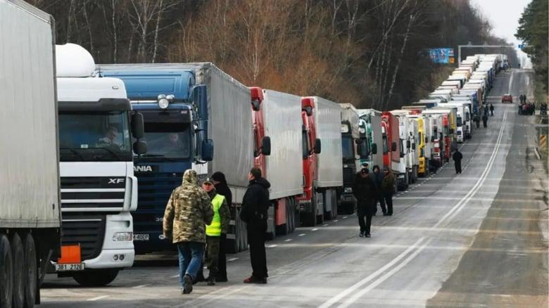 У чергах стоять 2600 вантажівок: на кордоні Польщі та України все ще заблоковані три пункти пропуску
