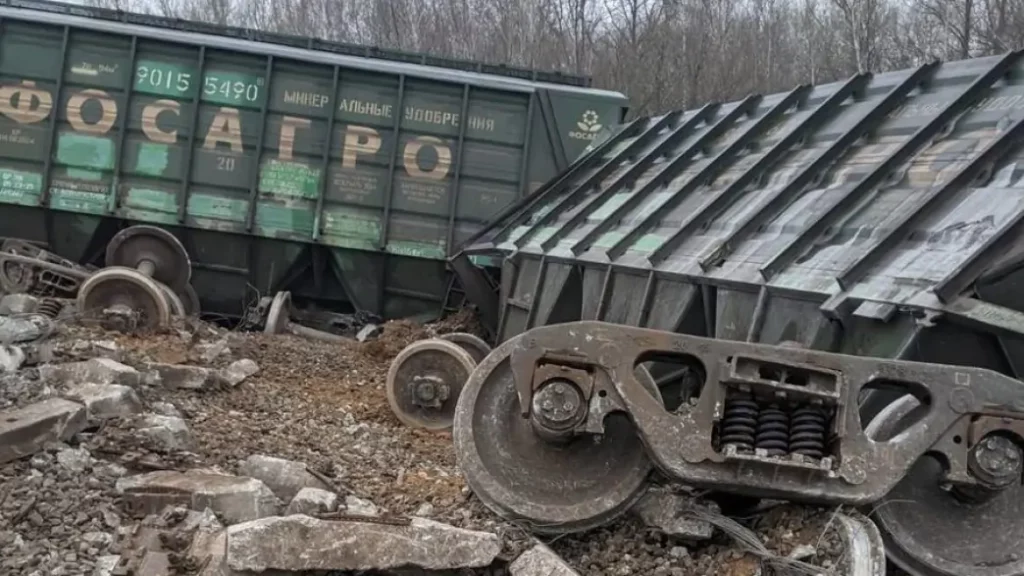 У Рязанській області РФ з колії зійшли 19 вагонів вантажного потягу: у ЗМІ повідомляють про роботу ГУР МО
