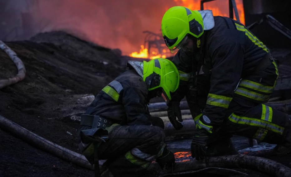 Внаслідок нічного обстрілу було пошкоджено нафтобазу в Одеській області – Міненерго