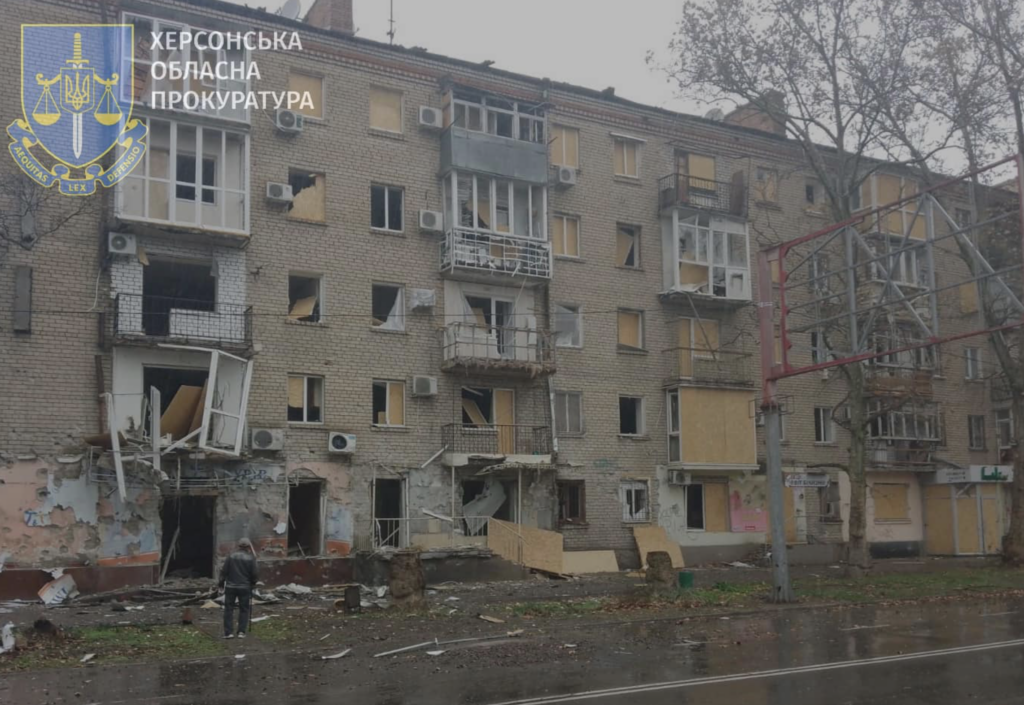Війська РФ масовано обстріляли середмістя Херсона, є руйнування