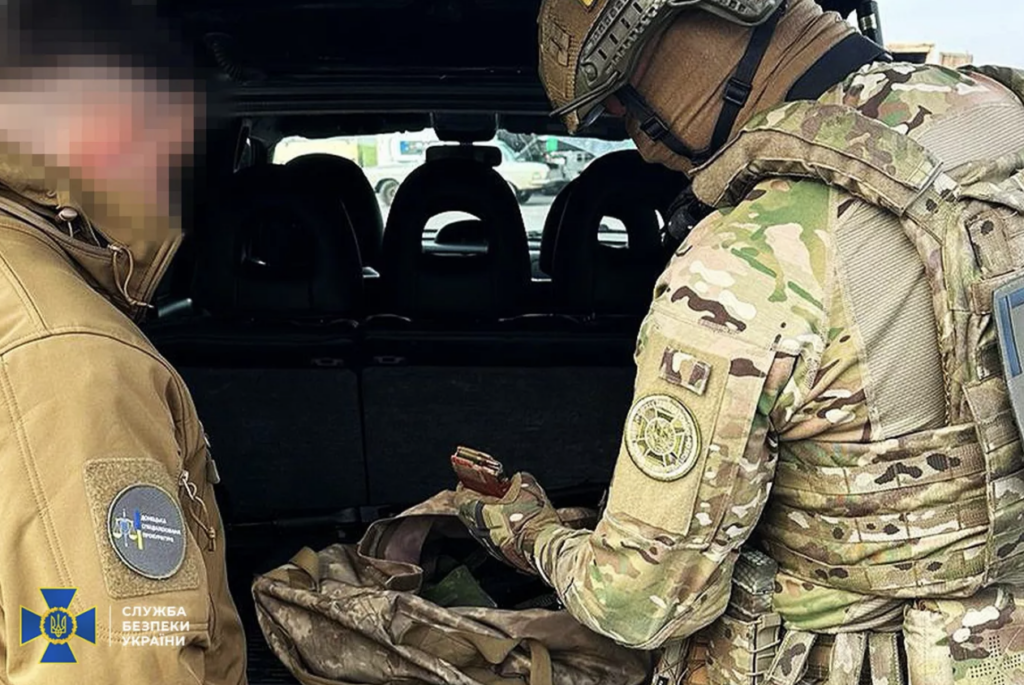 На Донеччині військові намагались продати велику партію трофейної зброї