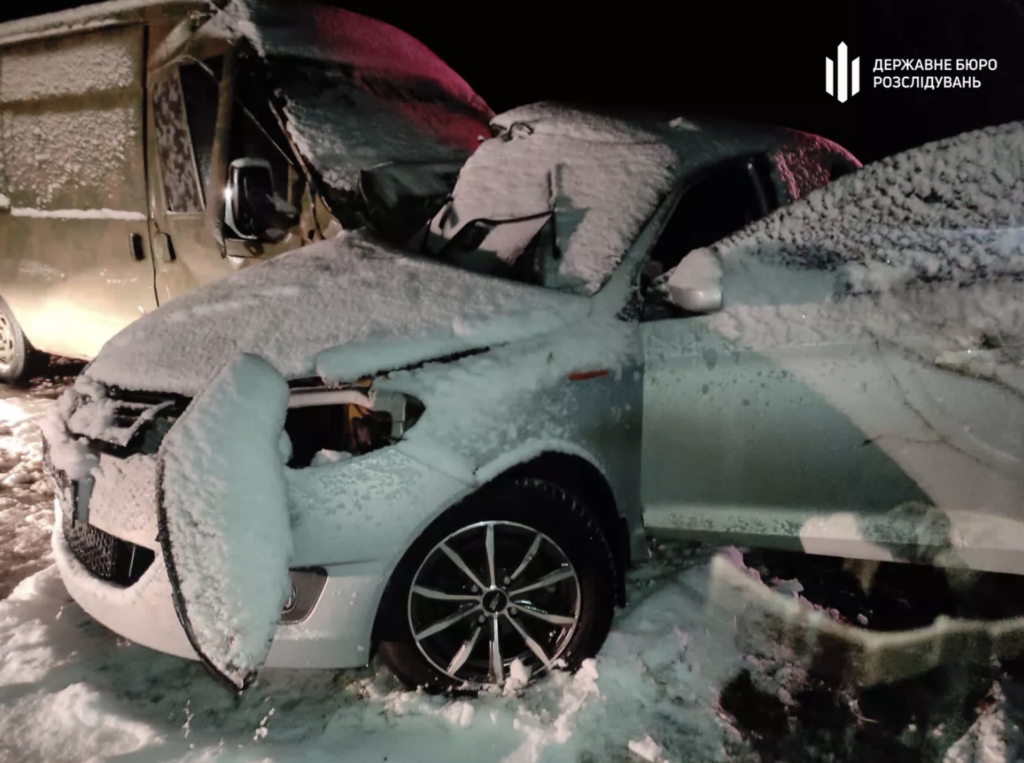 На Миколаївщині зіткнулась військове авто та легковик, є жертва