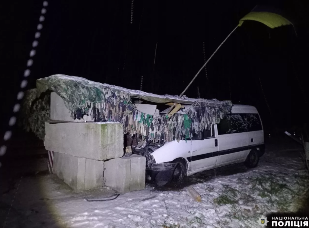 На Рівненщині авто влетіло у блокпост, багато постраждалих