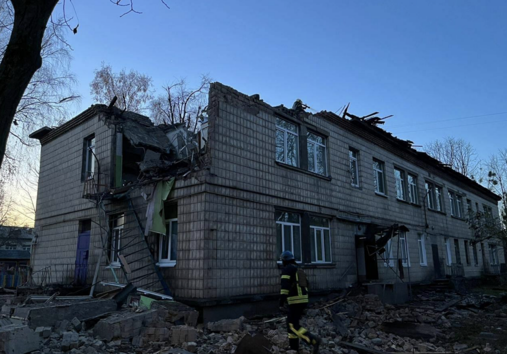 Внаслідок нічної атаки у Києві постраждали п’ять людей, серед них дитина