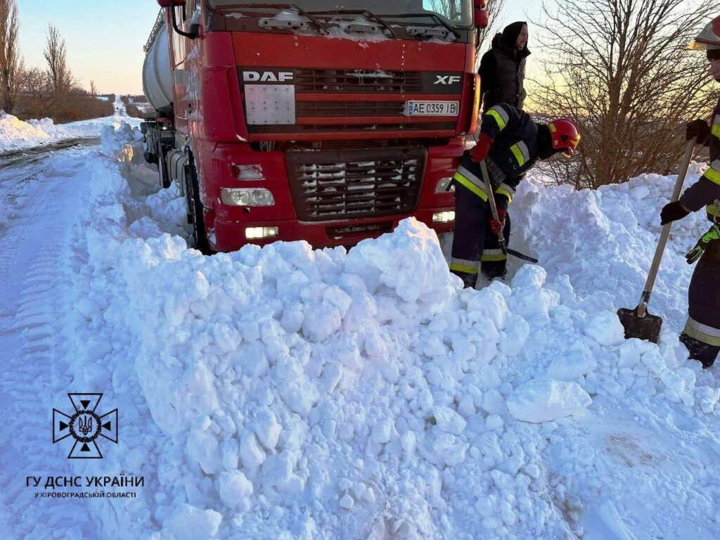 Число погибших в результате непогоды в Украине возросло до 12 — МВД