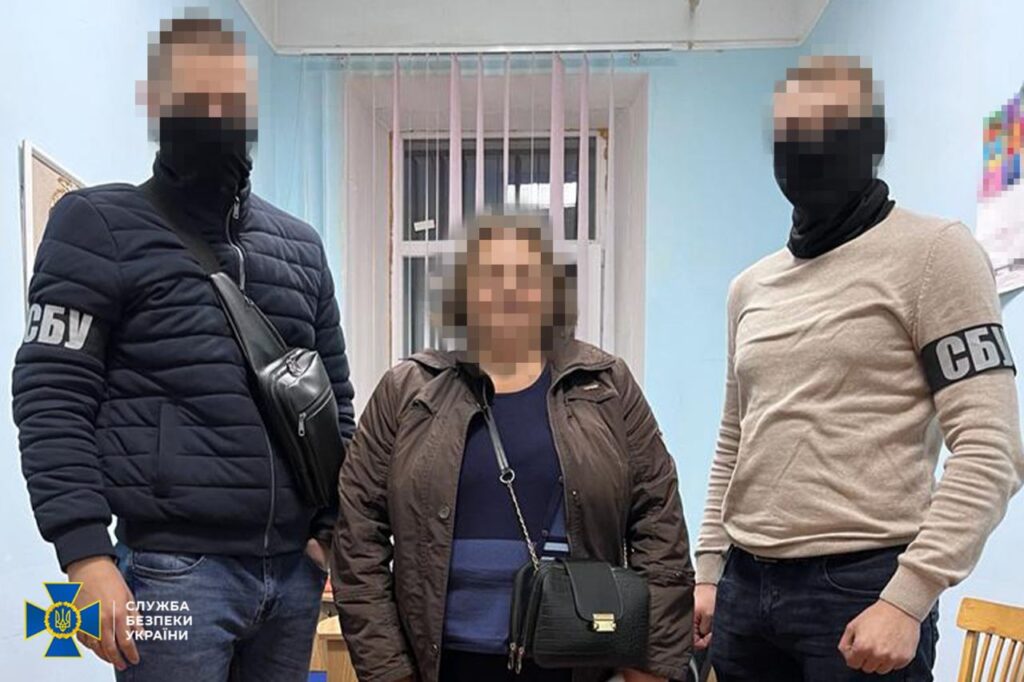 Правоохоронці затримали двох херсонських колаборанток з “управління соцполітики”: подробиці справи