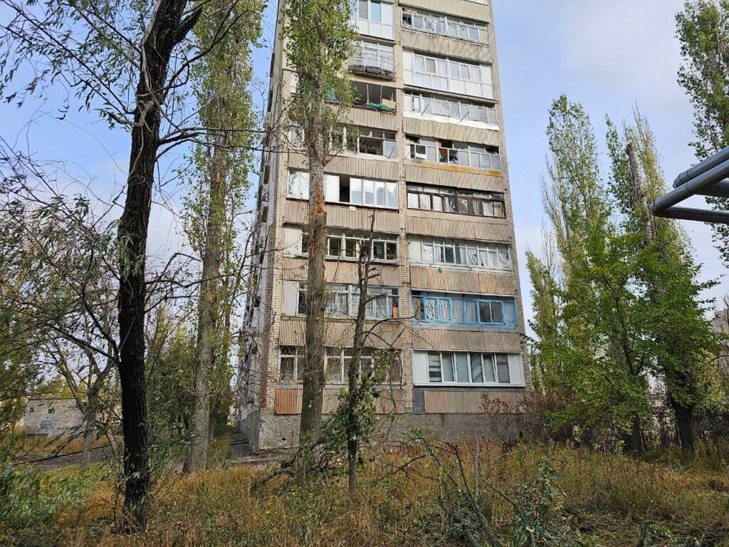 Росіяни обстріляли Херсон: двоє людей отримали поранення
