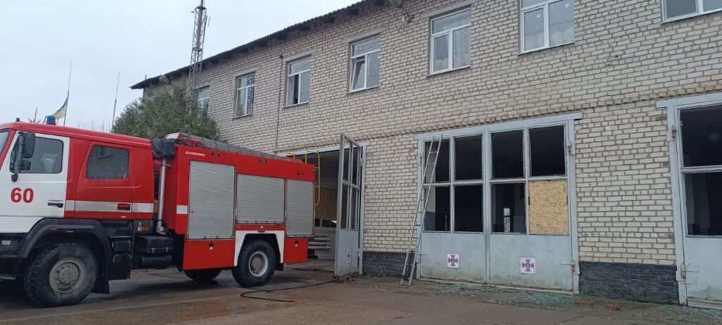 На Харківщині через російський обстріл пошкоджена пожежна частина