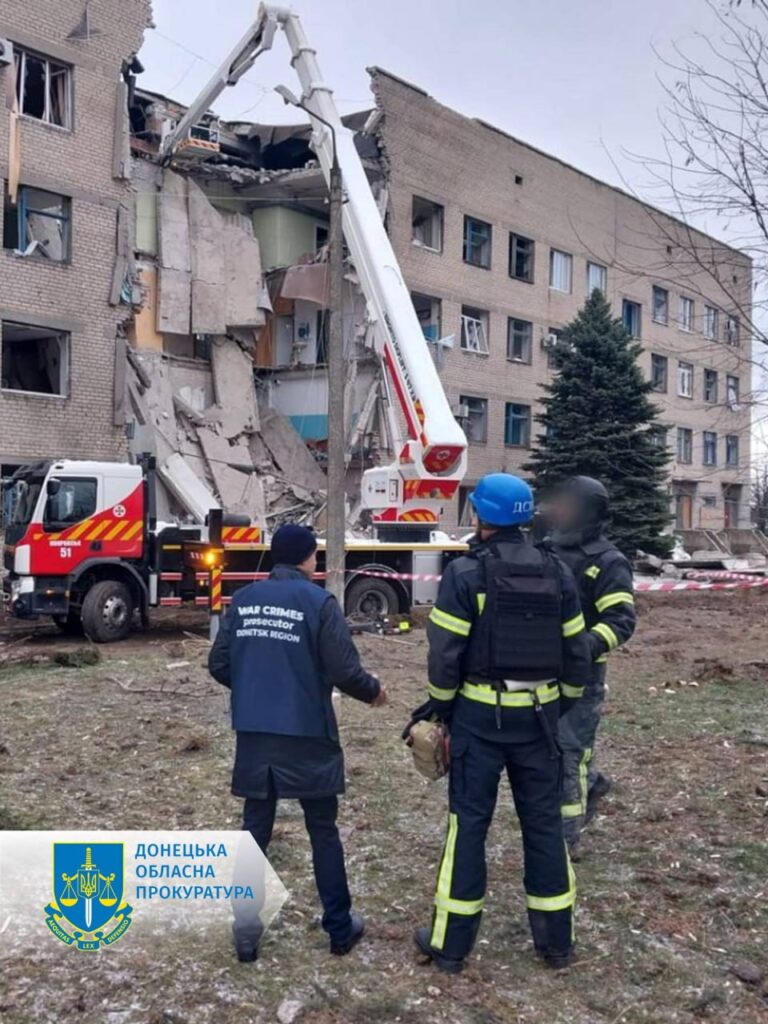 Росія вдарила шістьма ракетами по лікарні та шахті у Селидовому на Донеччині: загинула людина, є поранені