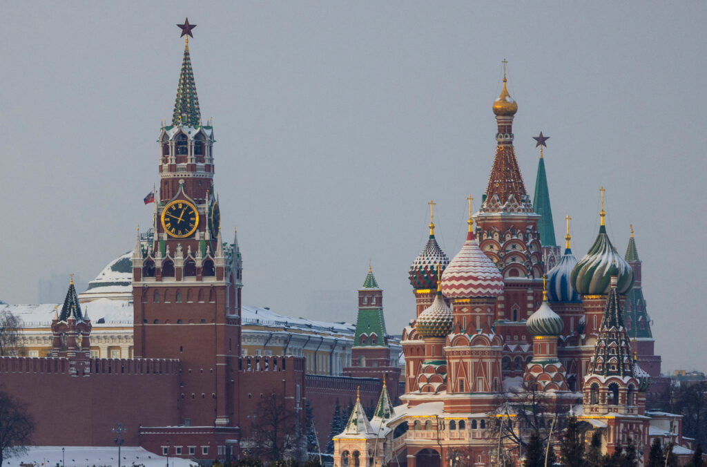Кремль скористався втечею росіян за кордон у 2022 році для розширення своєї шпигунської мережі – The Wall Street Journal