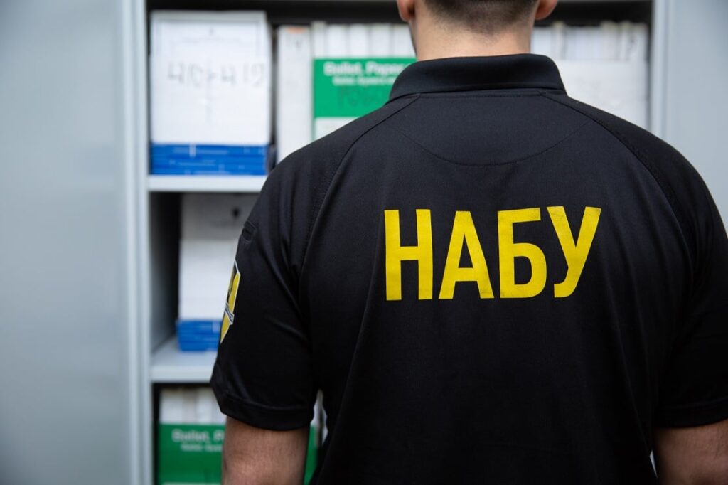 Скандал у правоохоронних органах: НАБУ звинувачують у незаконному стеженні за адвокатами