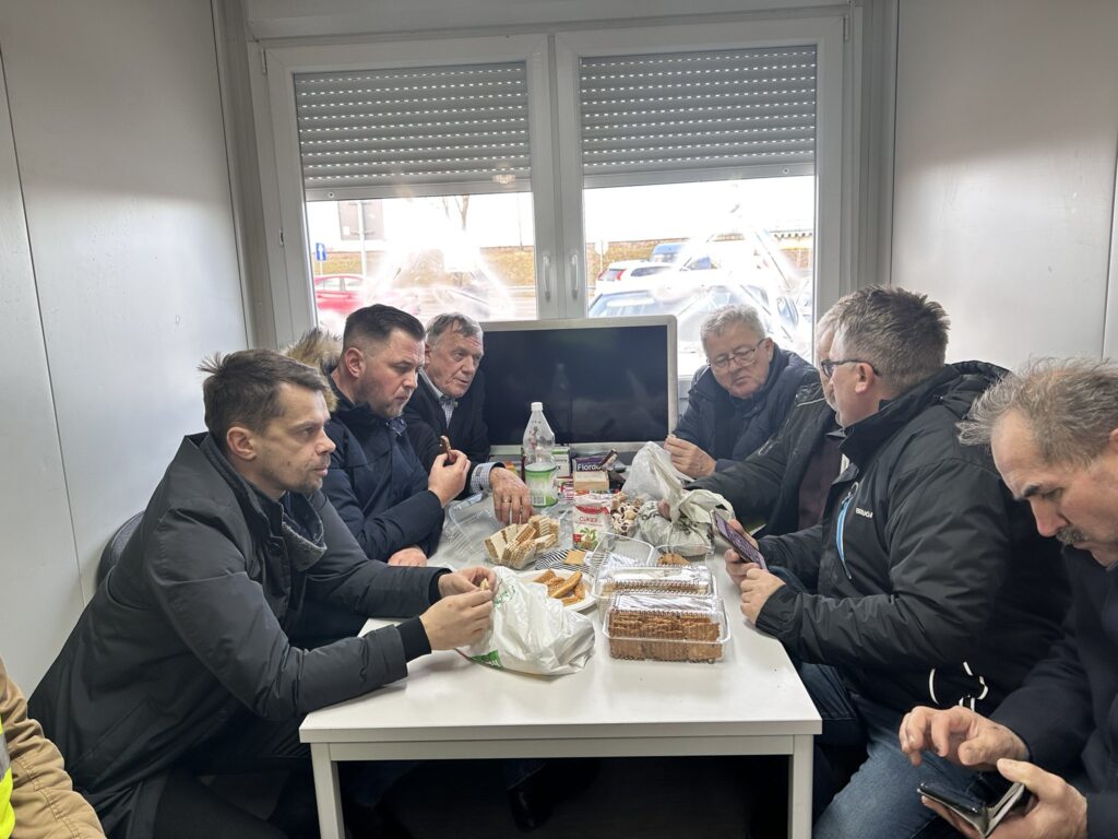 Польські фермери призупинили блокаду на пункті пропуску “Шегині-Медика”: уряд Польщі продовжує переговори
