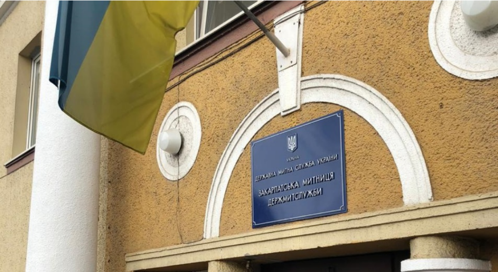 Блокування кордону угорськими перевізниками має демонстративний характер, рух вантажівок триває – речниця Закарпатської митниці