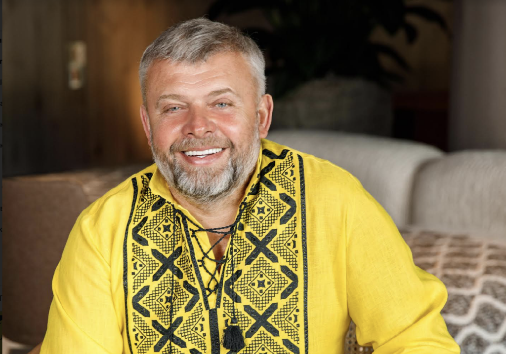 Григорій Козловський і його “Рух” знову спорядили на передову десятки дронів і спецтехніку