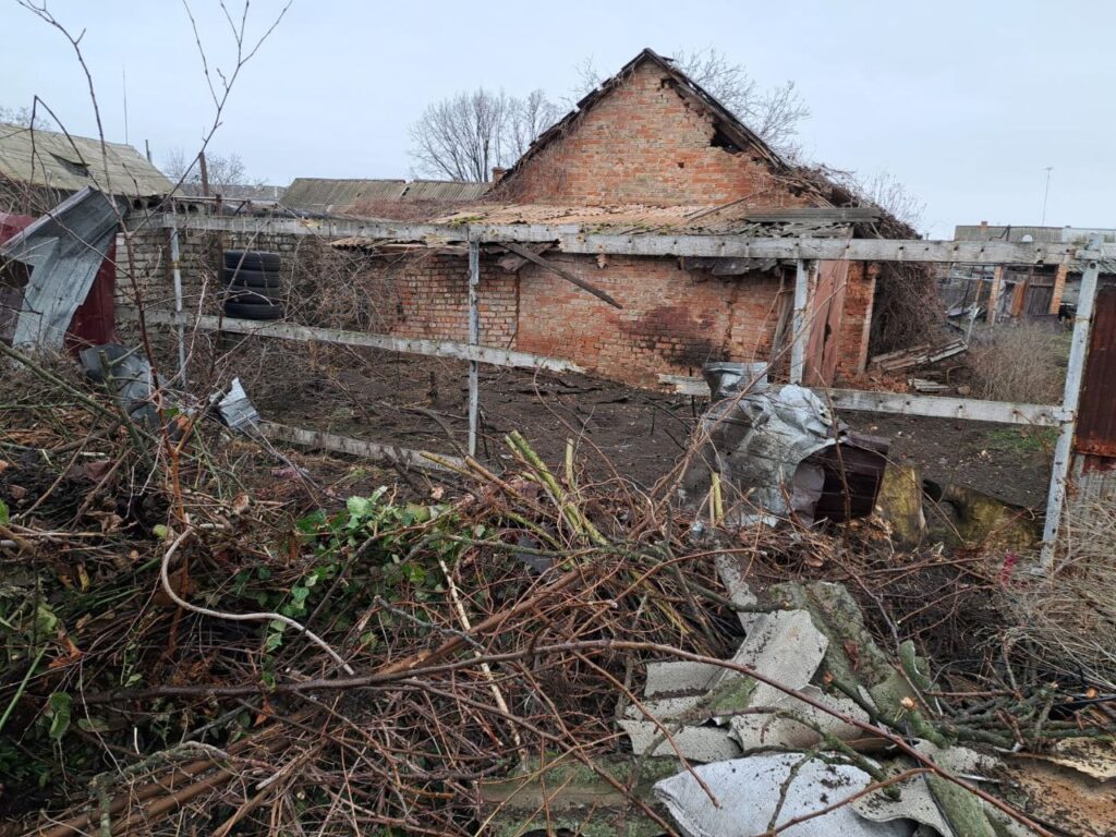 Росіяни обстріляли Нікополь та Миколаївщину: дві людини загинули, одна поранена, є значні руйнування