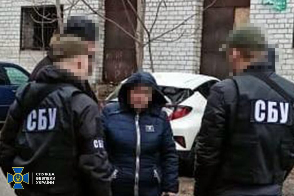 СБУ затримала хористку російської церкви в Україні, яка наводила ворожі ракети на позиції ЗСУ