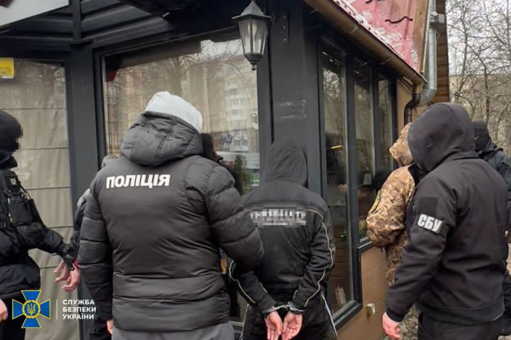 Вимагали гроші з пораненого воїна ЗСУ: на Волині знешкодили банду рекетирів