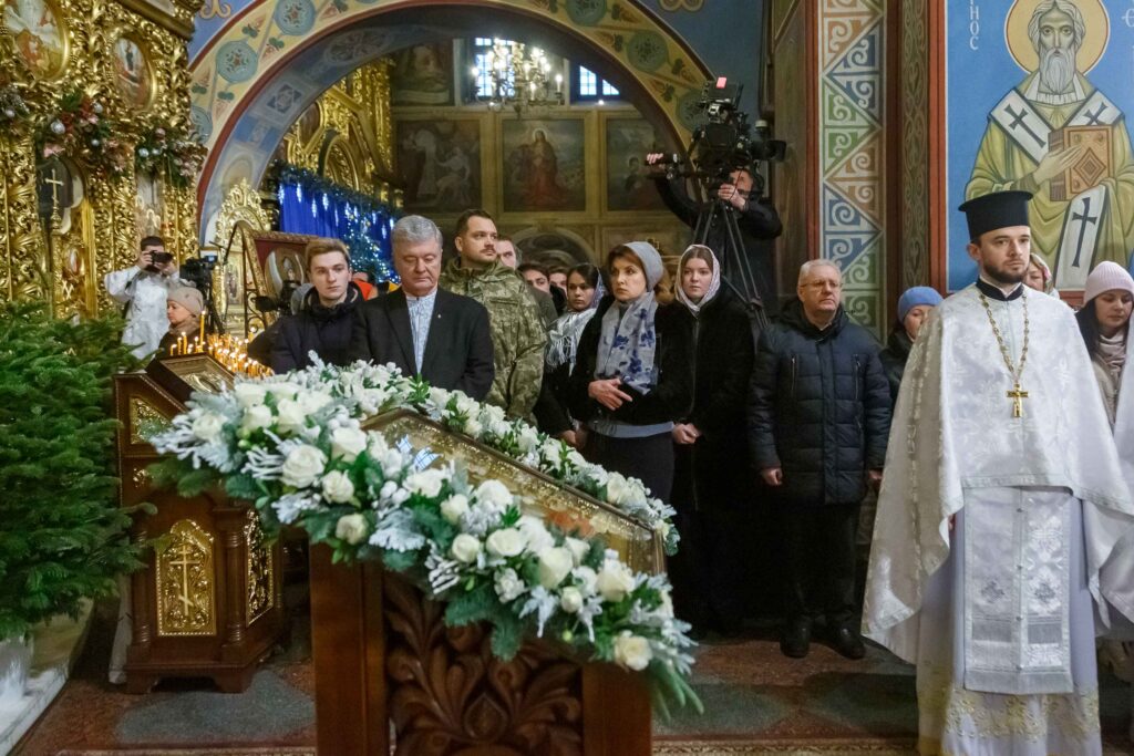Порошенки на Водохреща помолились за перемогу України