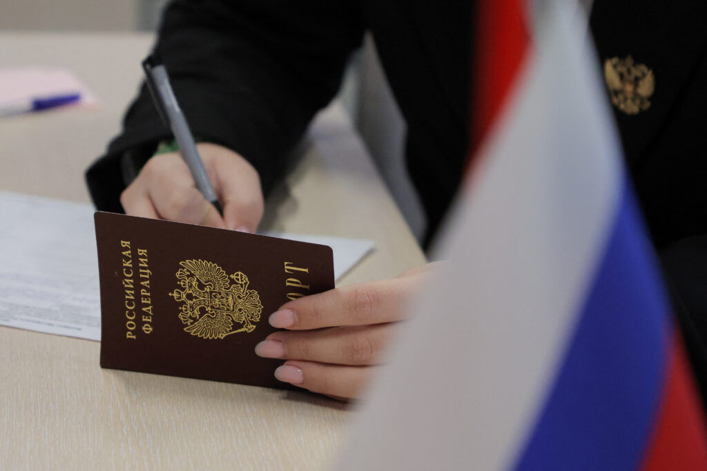 “У Кремлі вже знають результати голосування”: росіяни на окупованих територіях вже розпочали “дострокові вибори Путіна” – ГУР