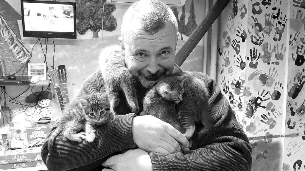 В честь поэта-воина Глеба Бабича, который погиб на войне назвали улицу в Киеве