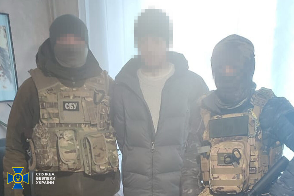 Розвідував позиції ЗСУ та збирався підірвати себе у разі виявлення: на Донеччині затримали ворожого інформатора