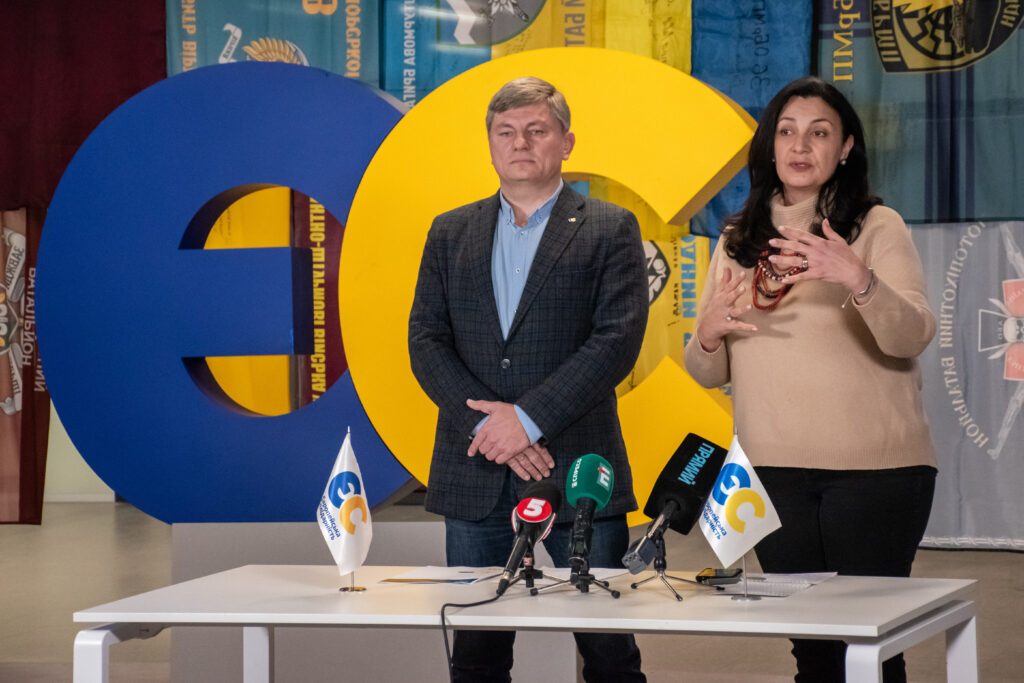Фракція «ЄС» закликала Стефанчука припинити блокування міжнародної діяльності Порошенка та депутатів від опозиції