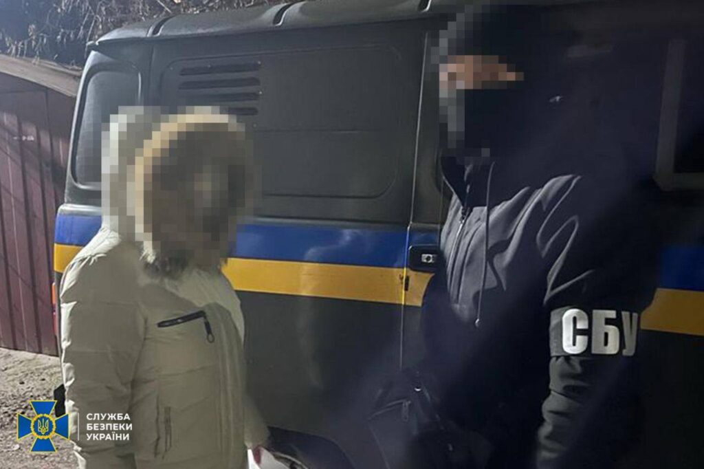 Видавала російські паспорти: СБУ затримала колаборантку з Херсона